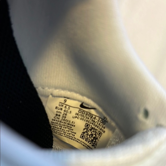 Nike White and Light Yellow Running Shoes - Picture 8 of 8